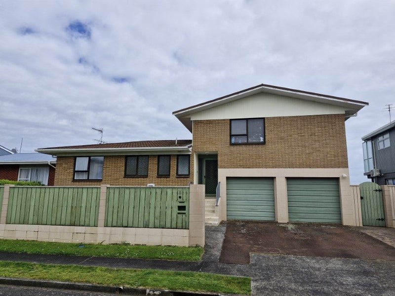 6 Carver Place, Lynmouth, New Plymouth - Carousel 1