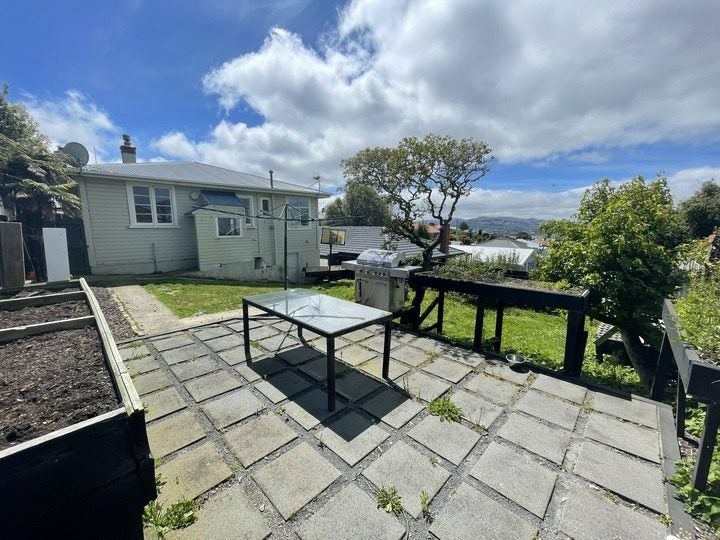 16 Forbes Street, Balaclava, Dunedin - Carousel 16