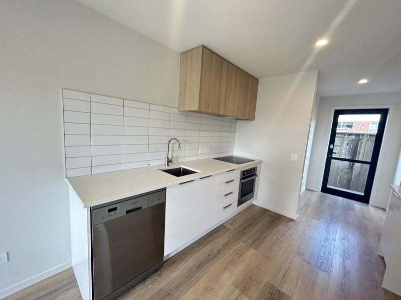 8/7 Wainuiomata Road, Wainuiomata, Lower Hutt - Carousel 2