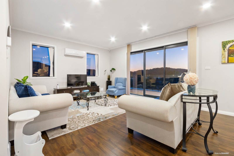 11B Verena Place, Green Bay, Auckland - Carousel 2