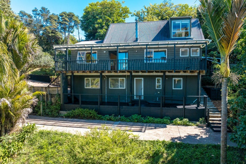 17 Taraire Street, Ostend, Waiheke Island - Carousel 2