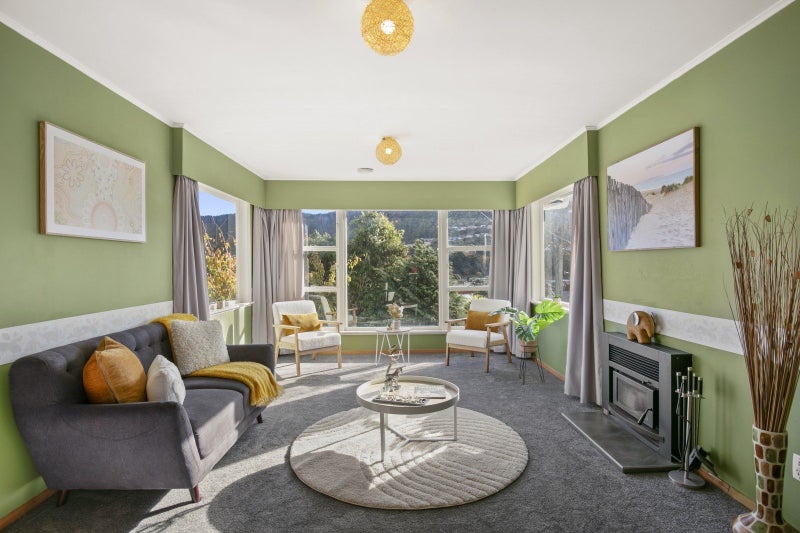 12 Ranui Terrace, Tawa, Wellington - Carousel 2