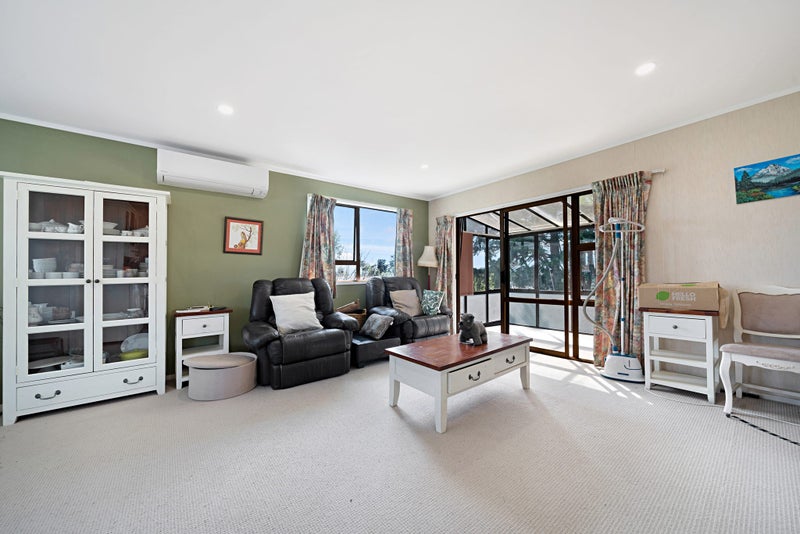 2/1544 Dominion Road Extension, Mount Roskill, Auckland - Carousel 2