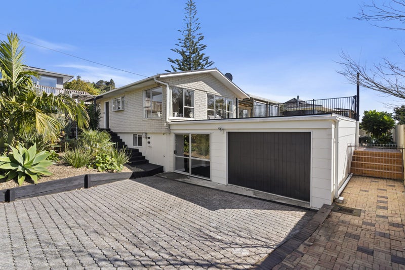 1197 Scenic Drive North, Swanson, Auckland - Carousel 1