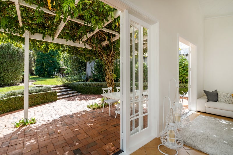 196 Queen Street, Northcote Point, Auckland - Carousel 1