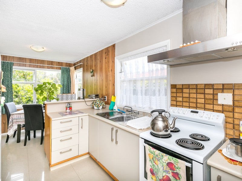 4 Pryce Place, Silverdale, Hamilton - Carousel 2