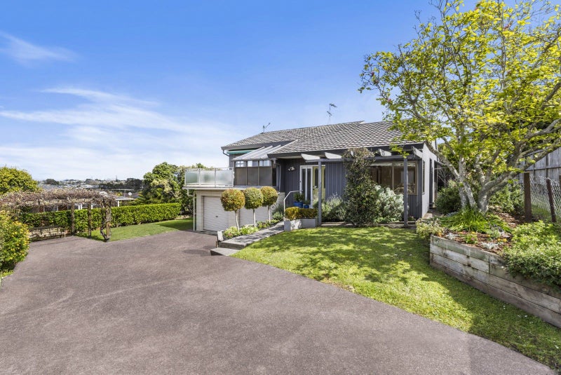 1/20 East Coast Road, Milford, Auckland - Carousel 2