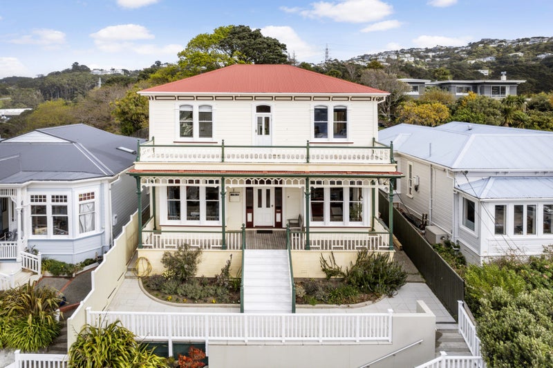 17 Maarama Crescent, Aro Valley, Wellington - Carousel 1