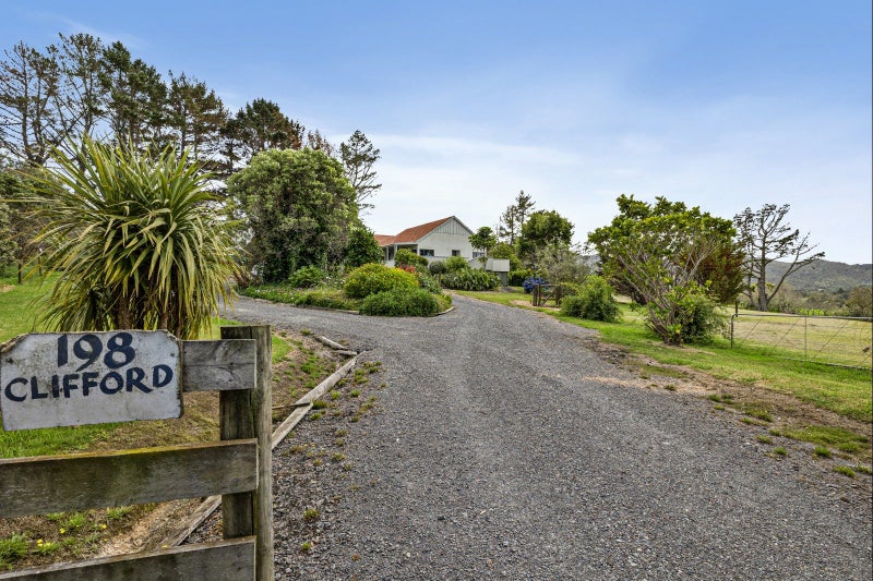 198 King Road, Kaiwaka - Carousel 21
