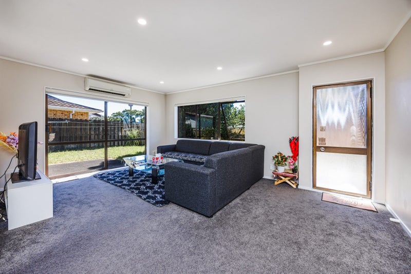2/10 Airfield Road, Takanini, Auckland - Carousel 2