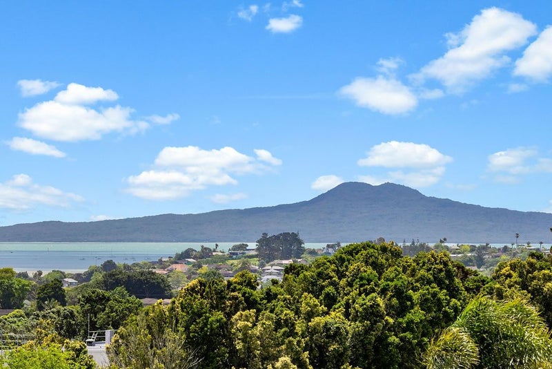 19F Bradbury Rd, Highland Park, Auckland - Carousel 1