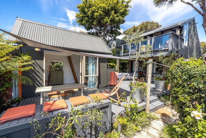 23 Hauraki Road, Oneroa, Waiheke Island - Carousel 1