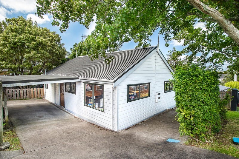 1/8 Milton Road, Northcote Point, Auckland - Carousel 1