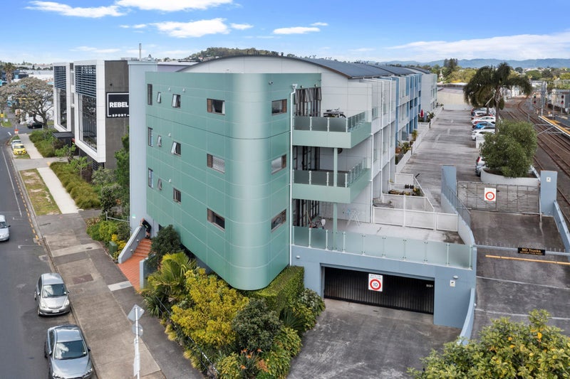 107/3 Morningside Drive, St Lukes, Auckland - Carousel 1