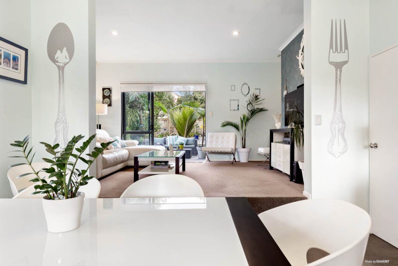 27 Lazurite  DR, Westgate, Auckland - Carousel 2