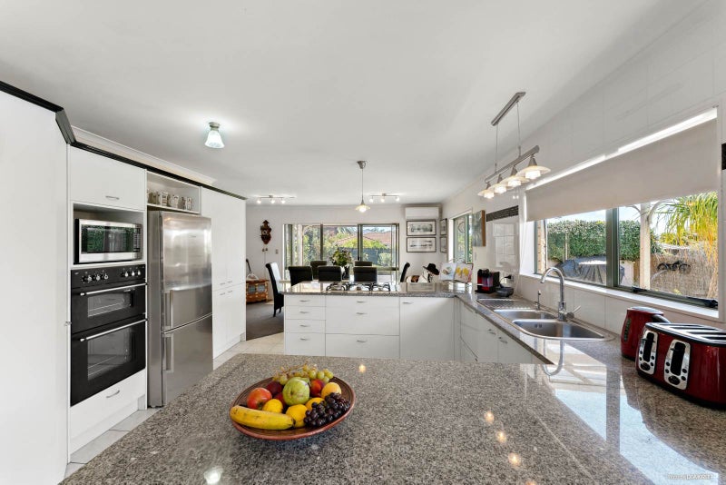 12 Flora Place, Wattle Downs, Auckland - Carousel 2