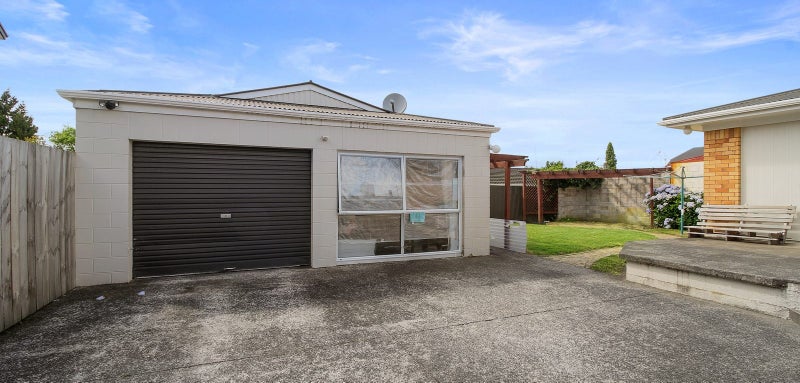10 Beaumont Street, Hamilton East, Hamilton - Carousel 18