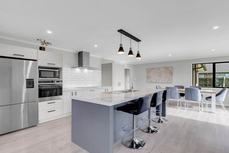 7 Bostonkip Crescent, Fitzroy, Hamilton - Carousel 2