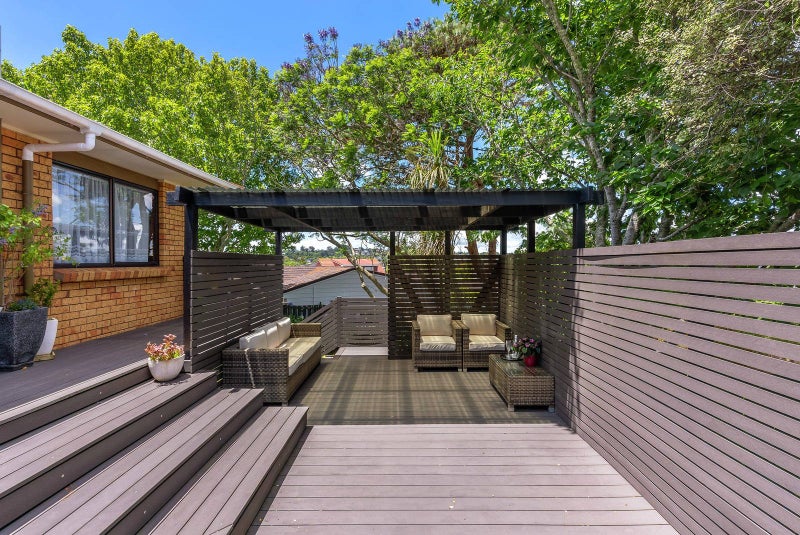 15 Mark Edward Drive, Half Moon Bay, Auckland - Carousel 1