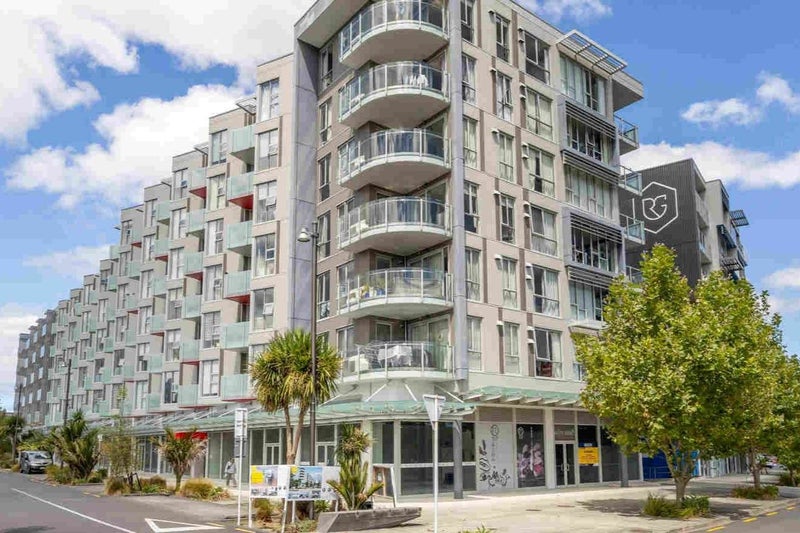 205/1 Rose Garden Lane, Albany, Auckland - Carousel 1
