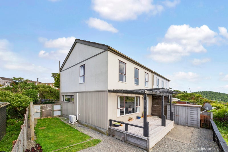 12 Hollydale Grove, Churton Park, Wellington - Carousel 1