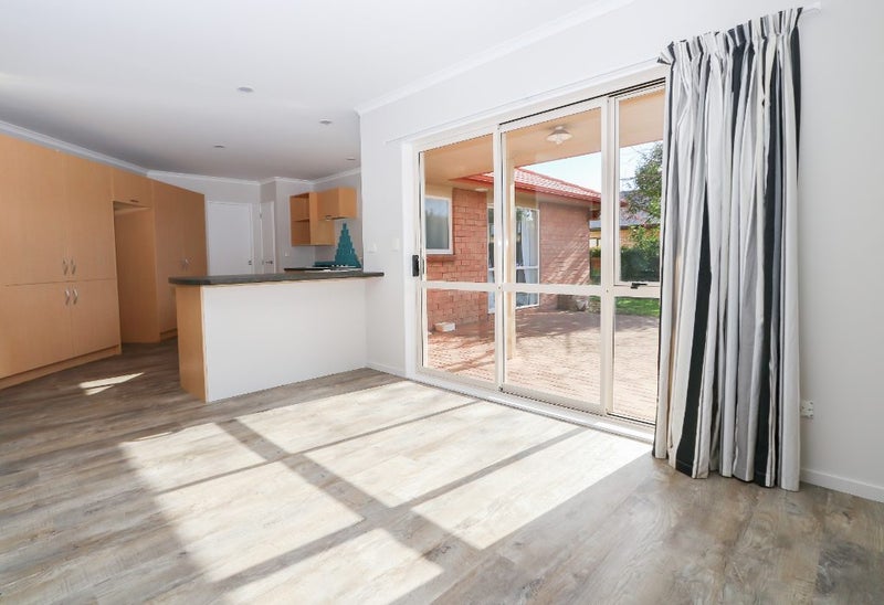 183 Old Farm Road, Hamilton East, Hamilton - Carousel 2
