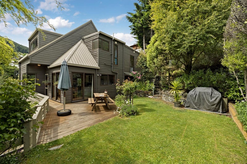 5 MacKinnon Terrace, Sunshine Bay, Queenstown - Carousel 2
