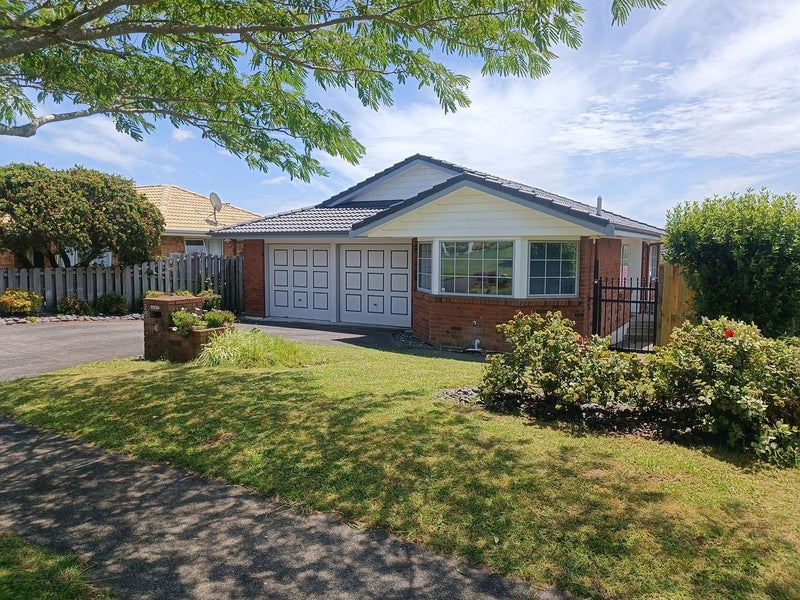 2/15 Summermist Drive, Northpark, Auckland - Carousel 1