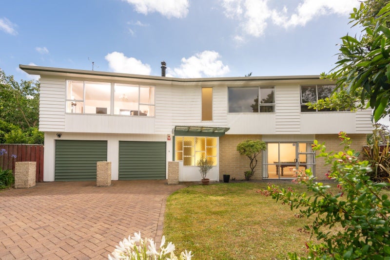 1 Peterhouse Street, Tawa, Wellington - Carousel 1