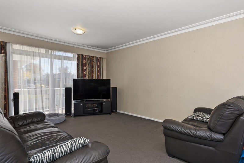 16 Chartwell Crescent, Chartwell, Hamilton - Carousel 2