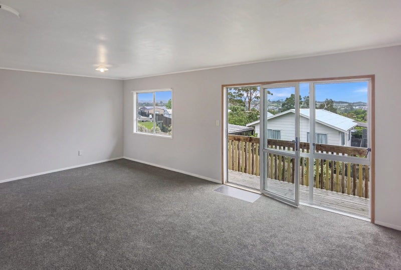 5 Flaunty Place, West Harbour, Auckland - Carousel 2