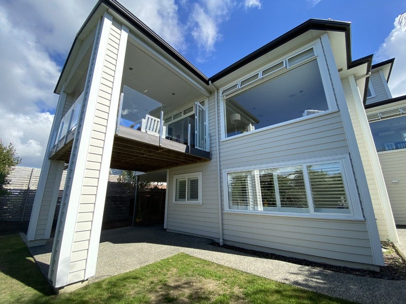 9 Castor Bay Road, Castor Bay, Auckland - Carousel 1