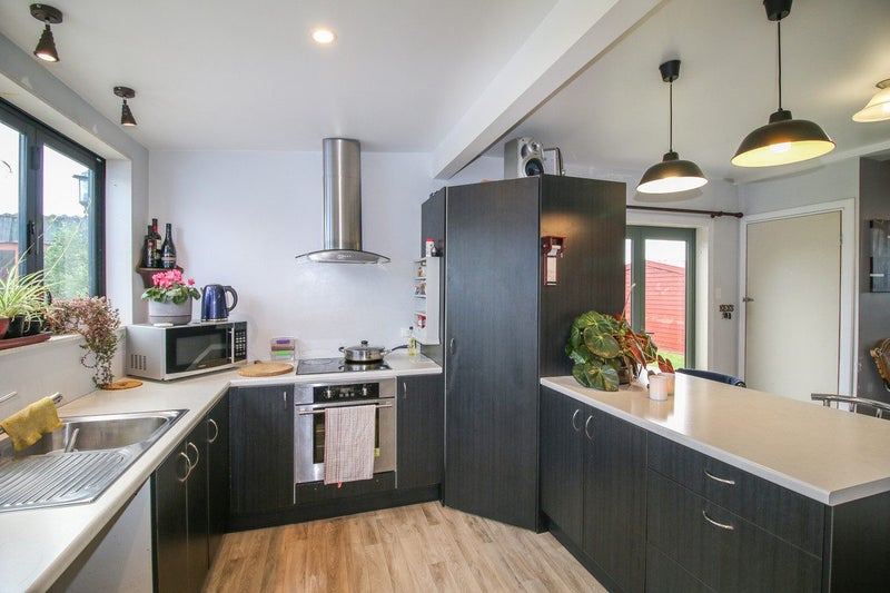 6 Ocean Beach Road, Bluff - Carousel 2