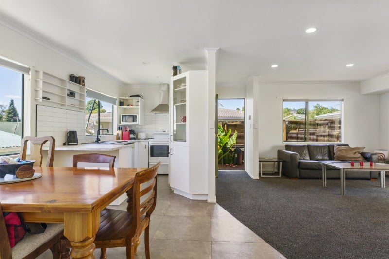 5B Sharyn Place, Brookfield, Tauranga - Carousel 1