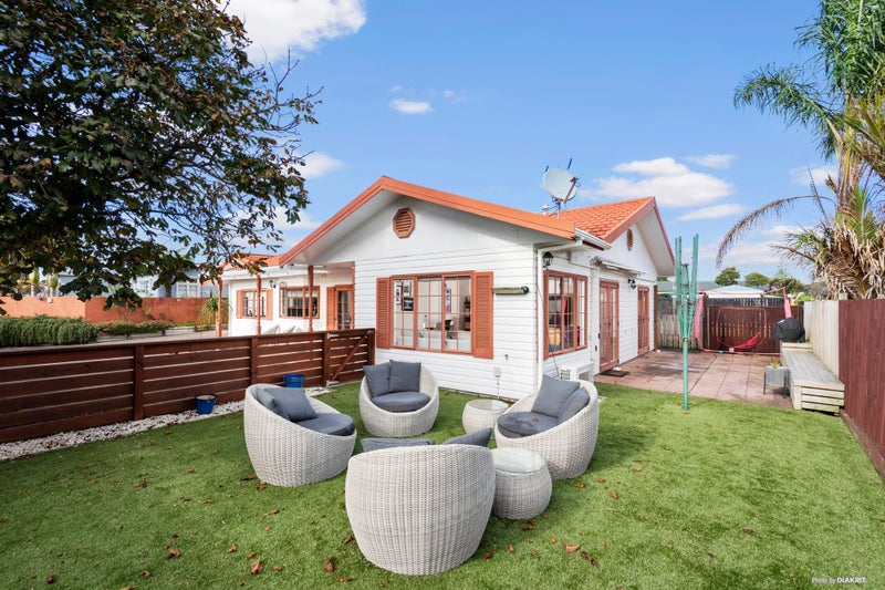 75A Matipo Road, Te Atatu Peninsula, Auckland - Carousel 1