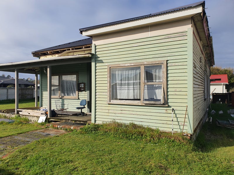 196 Revell Street, Hokitika - Carousel 1