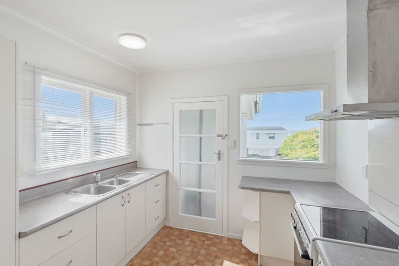 1/93 East Coast Road, Castor Bay, Auckland - Carousel 2