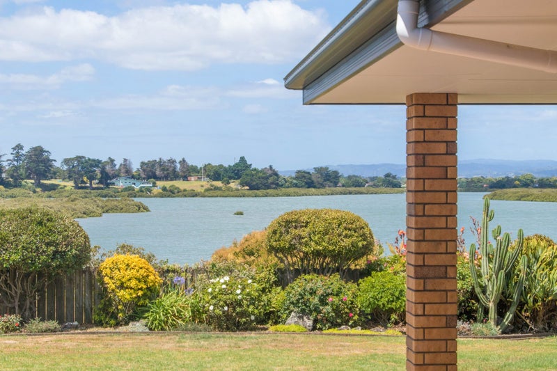 77 Waimahia Avenue, Weymouth, Auckland - Carousel 1