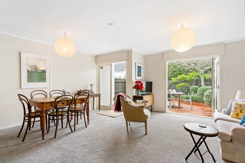 10/8 Hamilton Road, Herne Bay, Auckland - Carousel 1