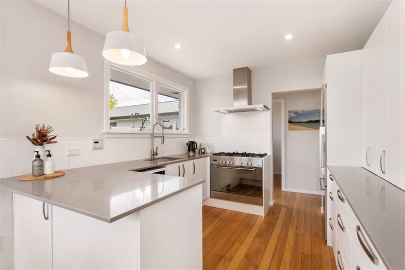 11 Ron Place, Bishopdale, Christchurch - Carousel 2