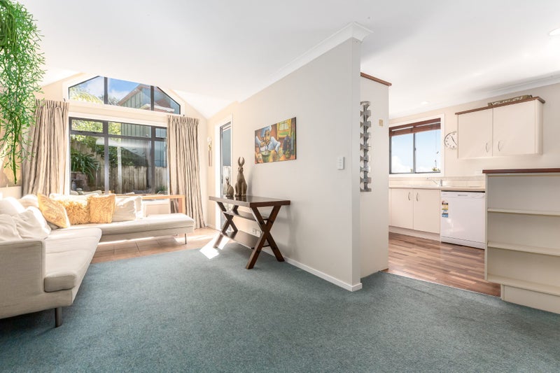 295 Main Road, Tawa, Wellington - Carousel 1