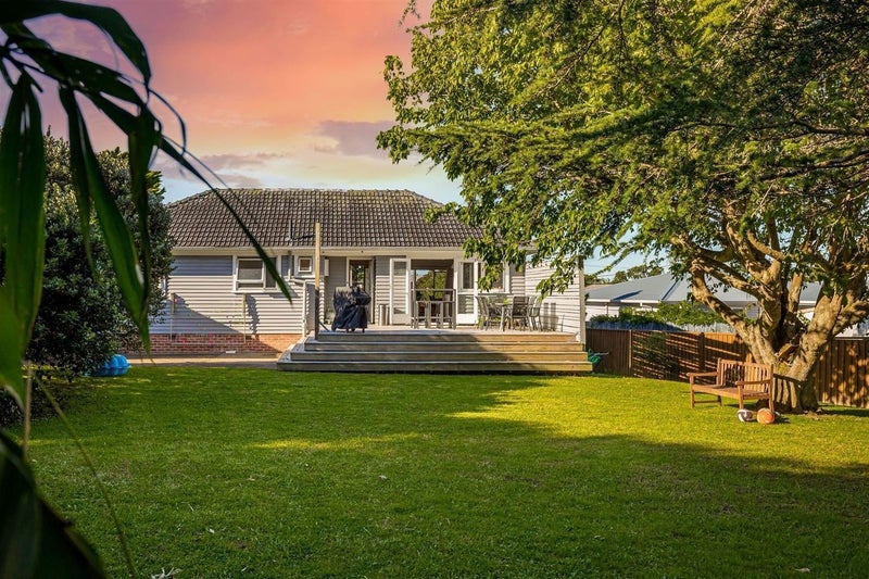 21 Covil Avenue, Te Atatu South, Auckland - Carousel 1