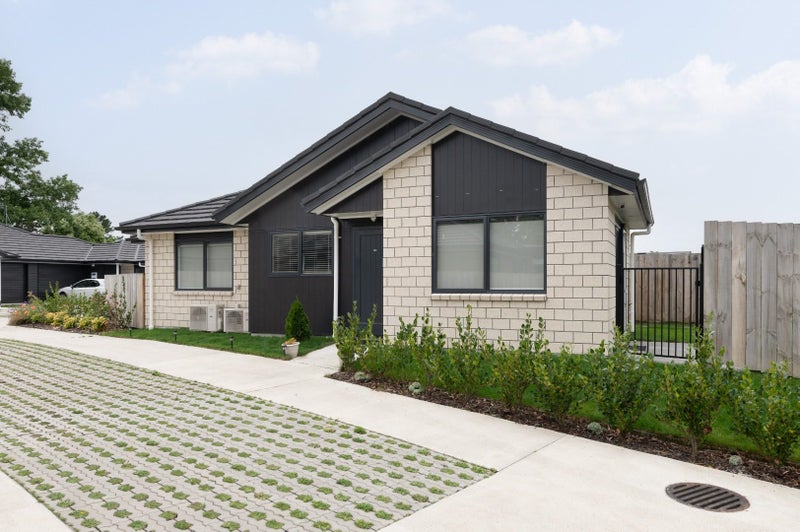 6/8 Keitha Place, Glenview, Hamilton - Carousel 2