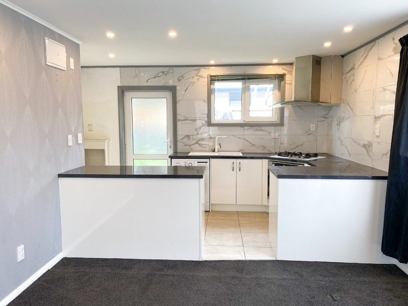 8/21 Olliviers Road, Phillipstown, Christchurch - Carousel 1