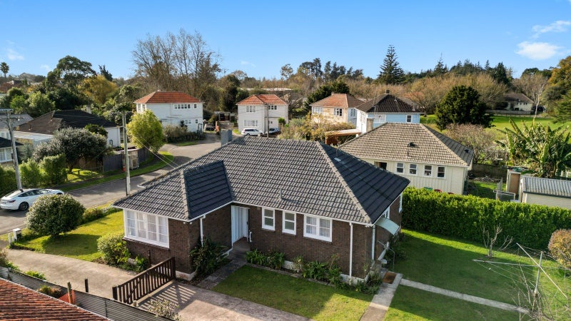 4 Denz Street, Maeroa, Hamilton - Carousel 2