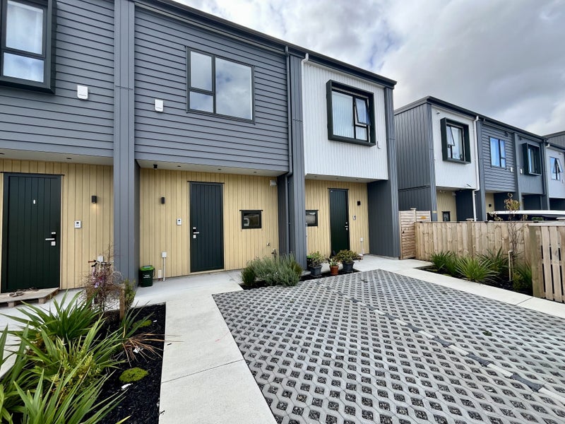 29 Tieke Lane, Massey, Auckland - Carousel 1