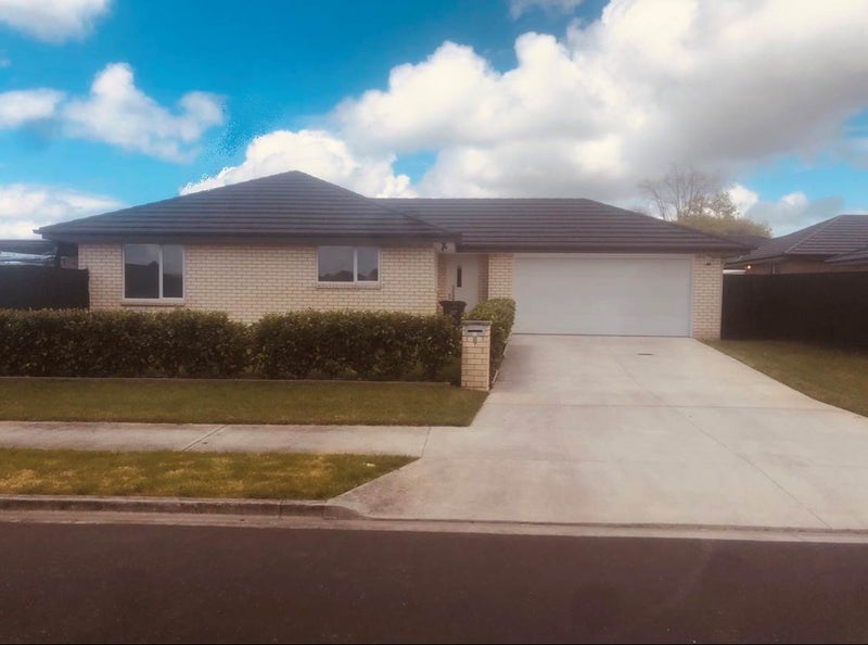 8 Captain Mitchell Drive, Opaheke, Papakura - Carousel 1