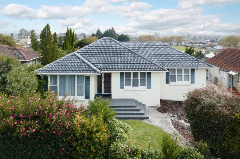 56 Forest Lake Road, Forest Lake, Hamilton - Carousel 1