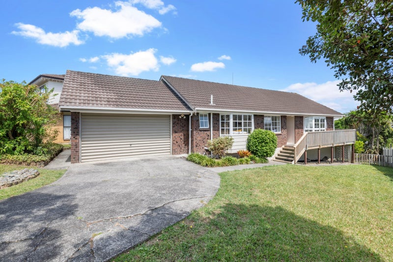 8 Majesty Place, Half Moon Bay, Auckland - Carousel 1