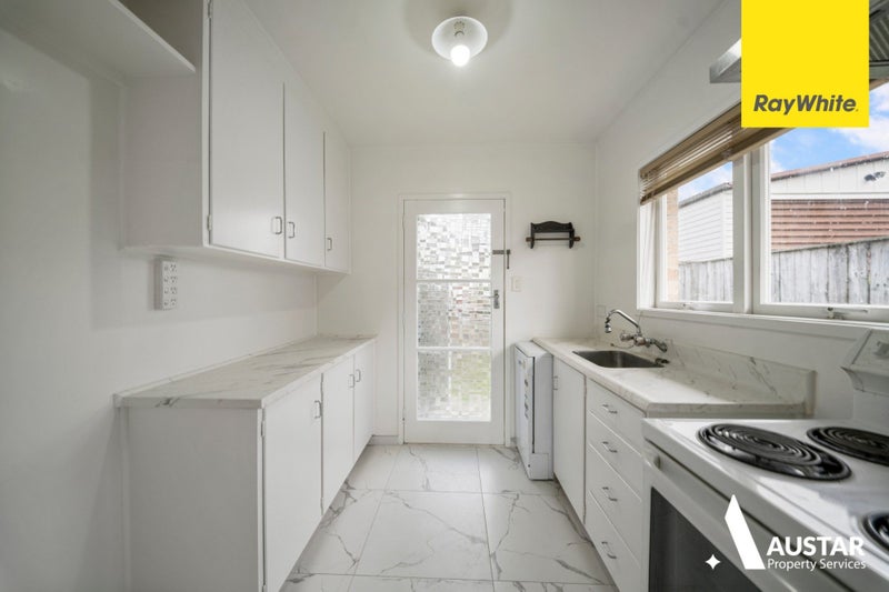 2/9 Duke Street, Three Kings, Auckland - Carousel 2